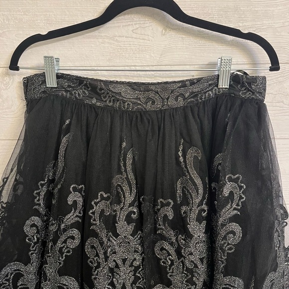 Chi Chi London Women’s Black Layered Silver Glitter Flowing Skirt. Size 14 - Picture 2 of 5